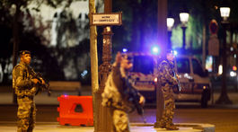 Policajt zastrelený na Champs Elysées zasahoval v roku 2015 v klube Bataclan