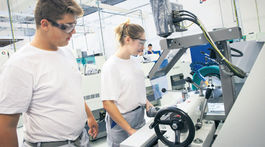 Duálne vzdelávanie musí podporiť aj vláda, myslí si Juraj Sinay