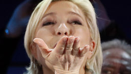 Le Penová víta Hollandeovu podporu Macrona