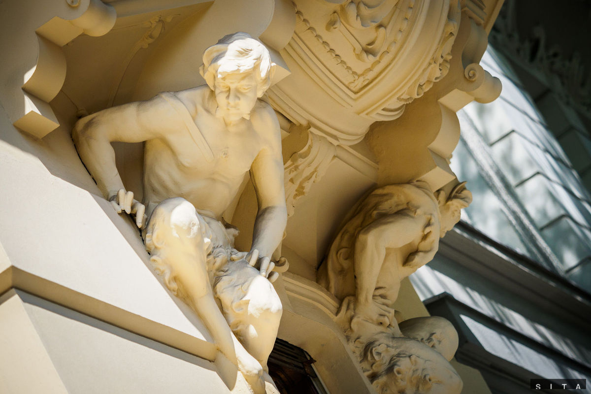 Pohľad na detail na budove Pisztoryho paláca po...