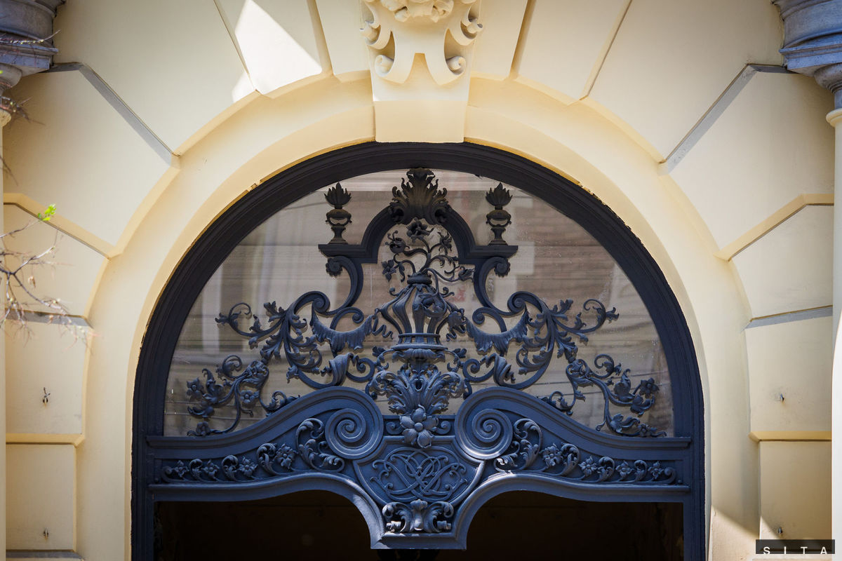 Pohľad na detail na budove Pisztoryho paláca po...
