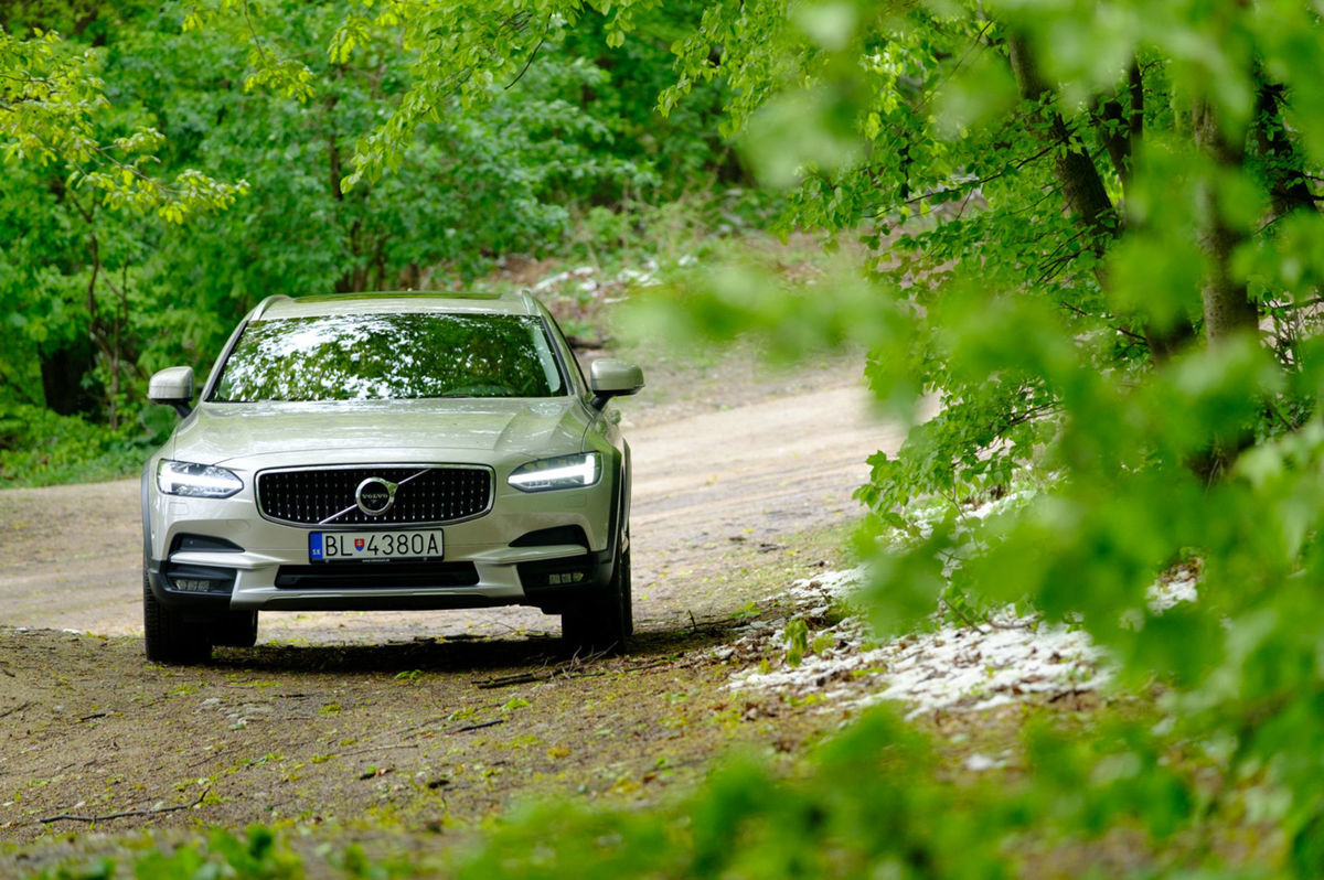 V90 Cross Country je pomerne drahá na to, aby...
