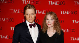 Mia Farrow a jej syn Ronan Farrow