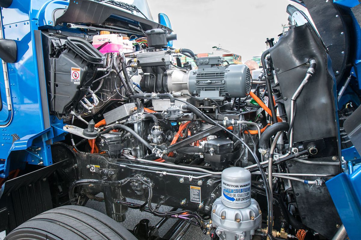 Palivové články dodávajú energiu elektromotorom...