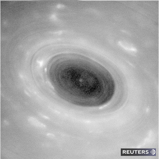 Saturn, zábery družice