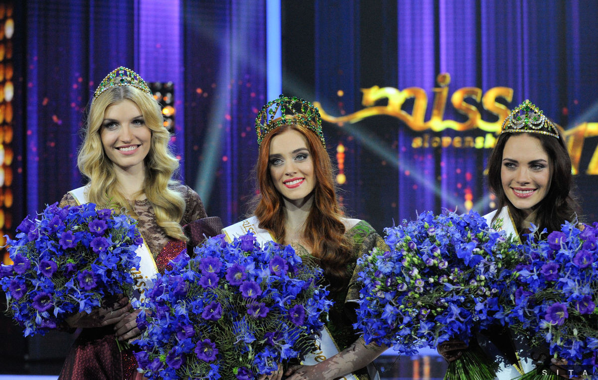 Zľava: Druhá vicemiss Michaela Cmarková z...