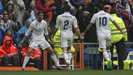 Suverénna Barcelona. Real sa trápil, ale tesne zdolal Valenciu