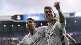 Ronaldo hetrikom zostrelil Atlético. Real je blízko finále