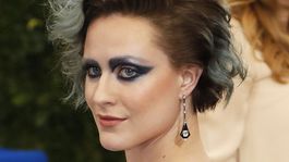 Herečka Evan Rachel Wood zvolila výrazné líčenie očí v gotickom štýle. 