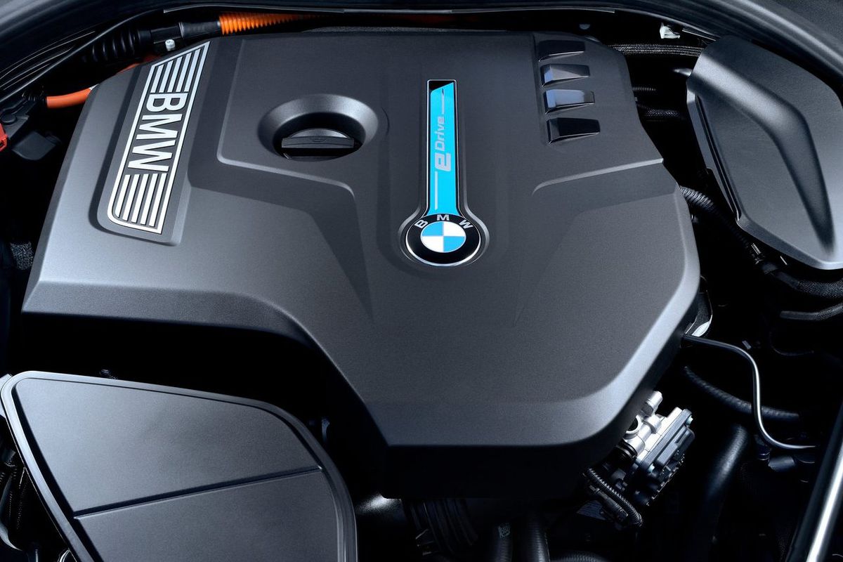 BMW 530e iPerformance kombinuje benzínový...