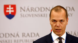 Udrží sa kancelár parlamentu po afére s listami?