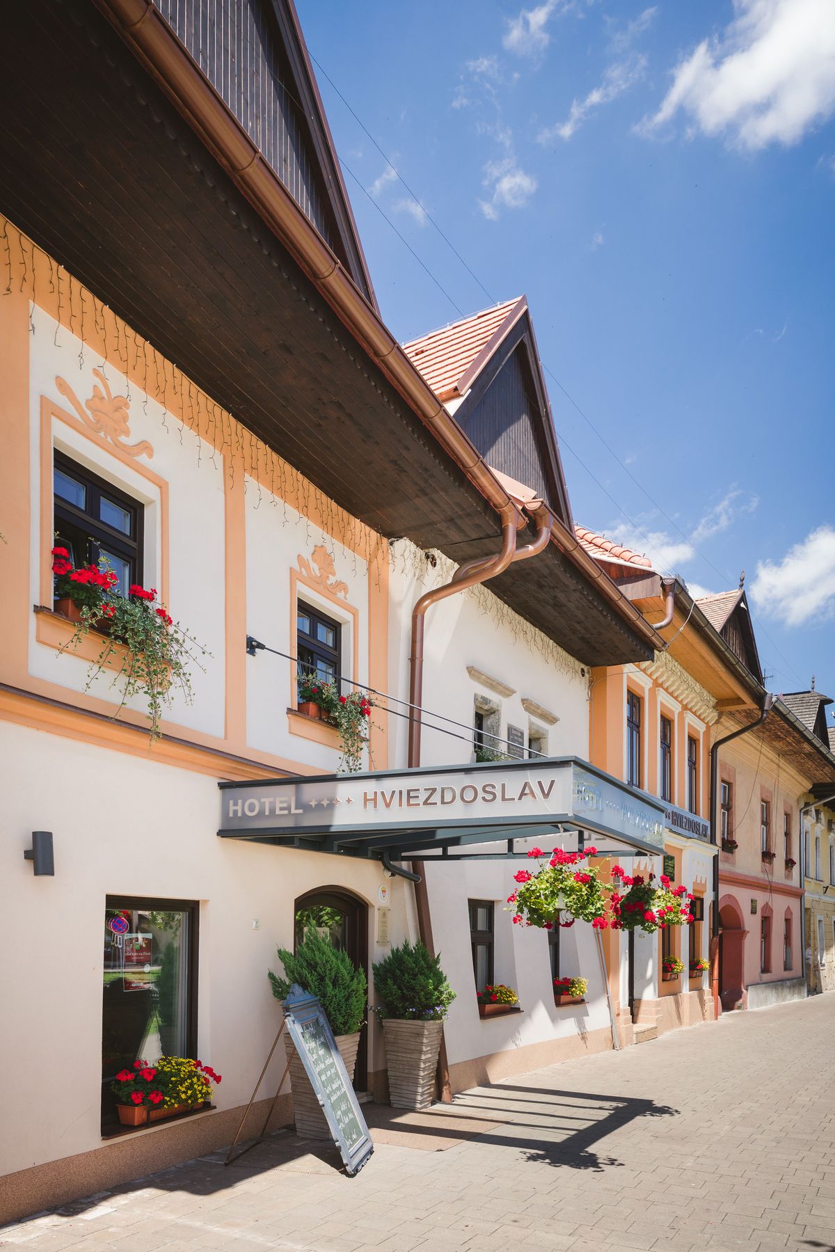 Hotel Hviezdoslav je situovaný v historickom...