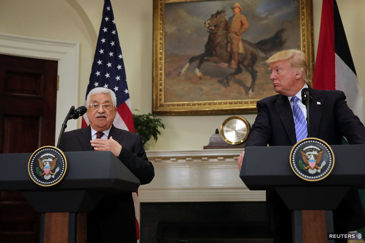 Americký prezident Donald Trump vodcovi...