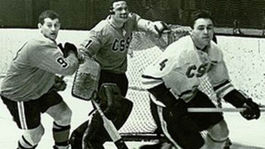 Bojím sa o posledných kamarátov, strachuje sa hokejová legenda