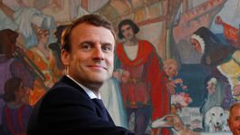 Macronovi klesá popularita