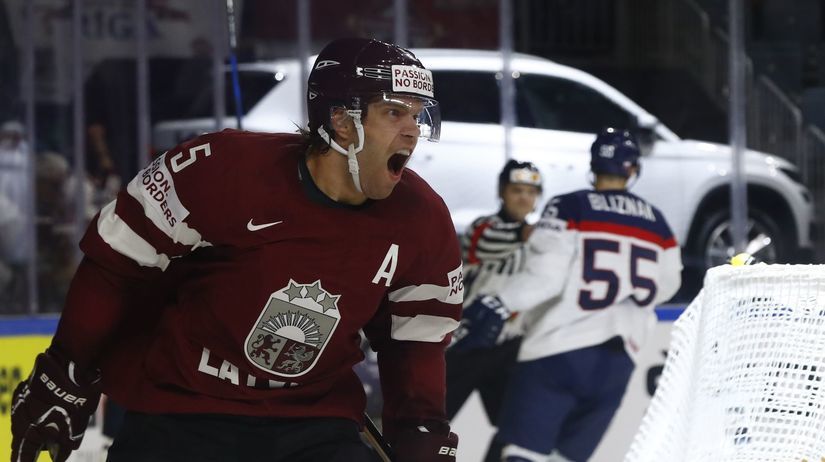 Lotyš Janis Sprukts sa teší z prvého gólu proti...