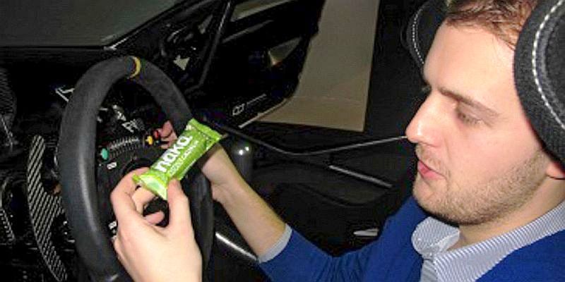 Testu sa zúčastnil novinár Joe Finnerty a...