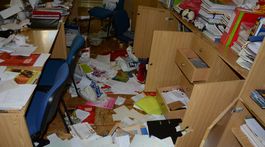 Pätica mladíkov sa opakovane vlámala do základnej školy v Trenčíne