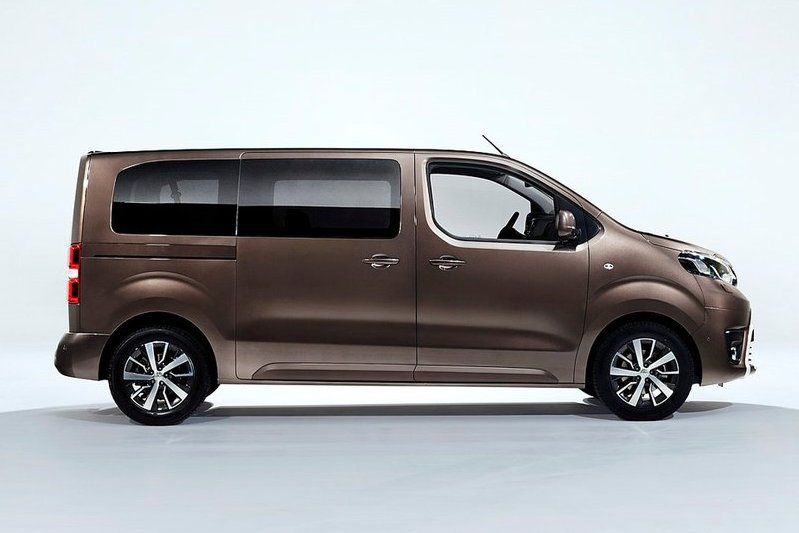 Proace Verso je v ponuke v troch dĺžkových...