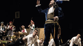 Younák postavil folklór na hlavu a divákov na nohy