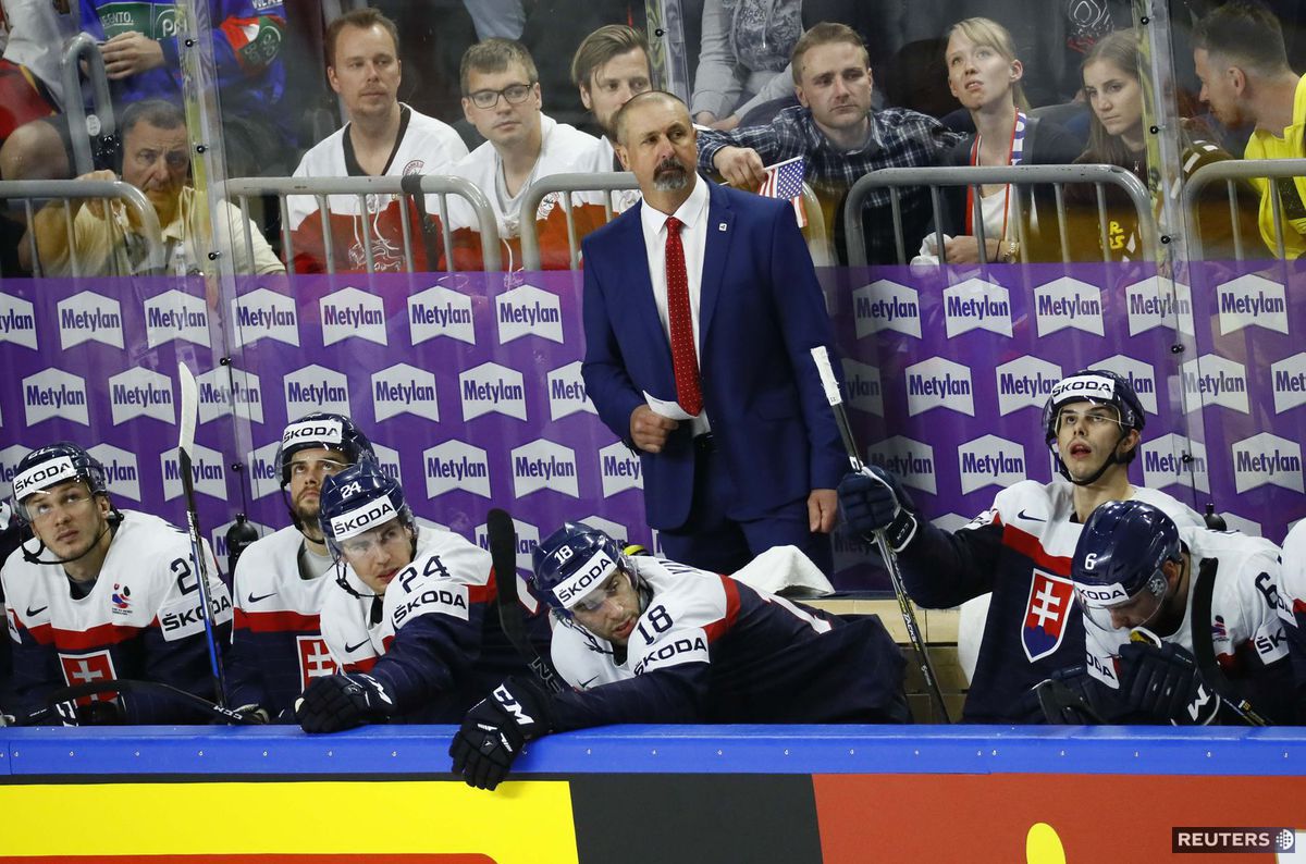 Slovenská striedačka počas zápasu proti USA.