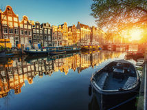 Amsterdam, Holandsko, kanál, mesto, čln, loďka,