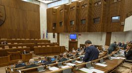  Parlament prelomil pri regulačnej novele prezidentovo veto
