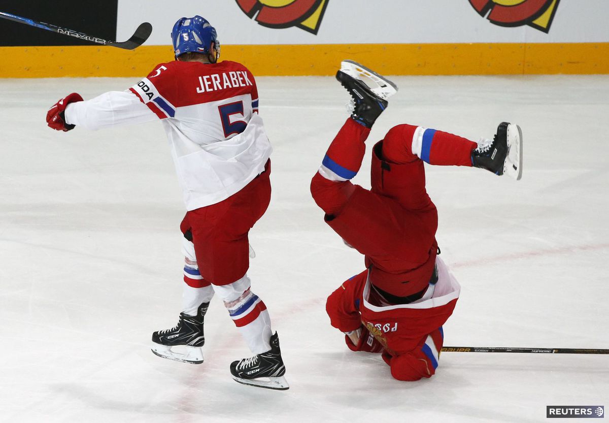 Rusa Nikitu Kučerova posiela na ľad Čech Jakub...