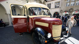Autobusy brázdia ulice Bratislavy už 90 rokov, oslávte to jazdou v retro buse