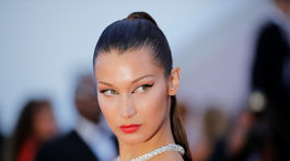 Modelka Bella Hadid predvádzala bezchybné líčenie od Diora. 