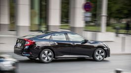 Honda Civic Sedan 2017 EU verze nova sada 05 800 600
