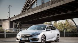 Honda Civic Sedan 2017 EU verze nova sada 26 800 600