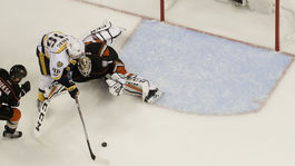 Nashville otočil duel v Anaheime a je iba krok od finále. Ducks prišli o Gibsona