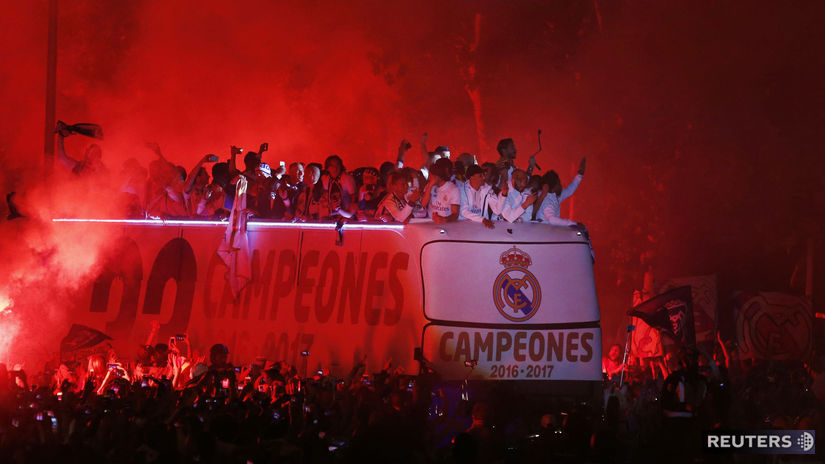 Oslavy na námestí Plaza de Cibeles v centre...