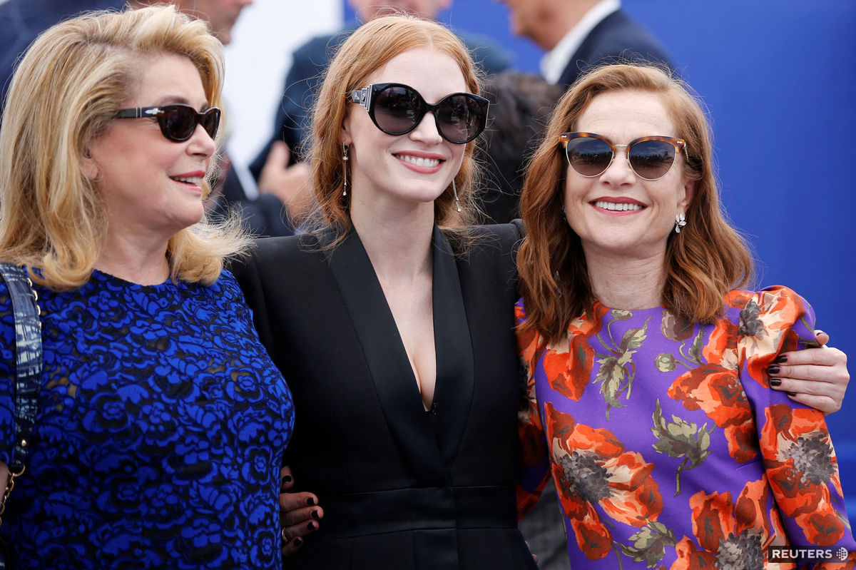 Herečky (zľava) Catherine Deneuve, Jessica...
