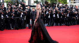 Herečka Charlize Theron v kreácii Christian Dior Couture. 