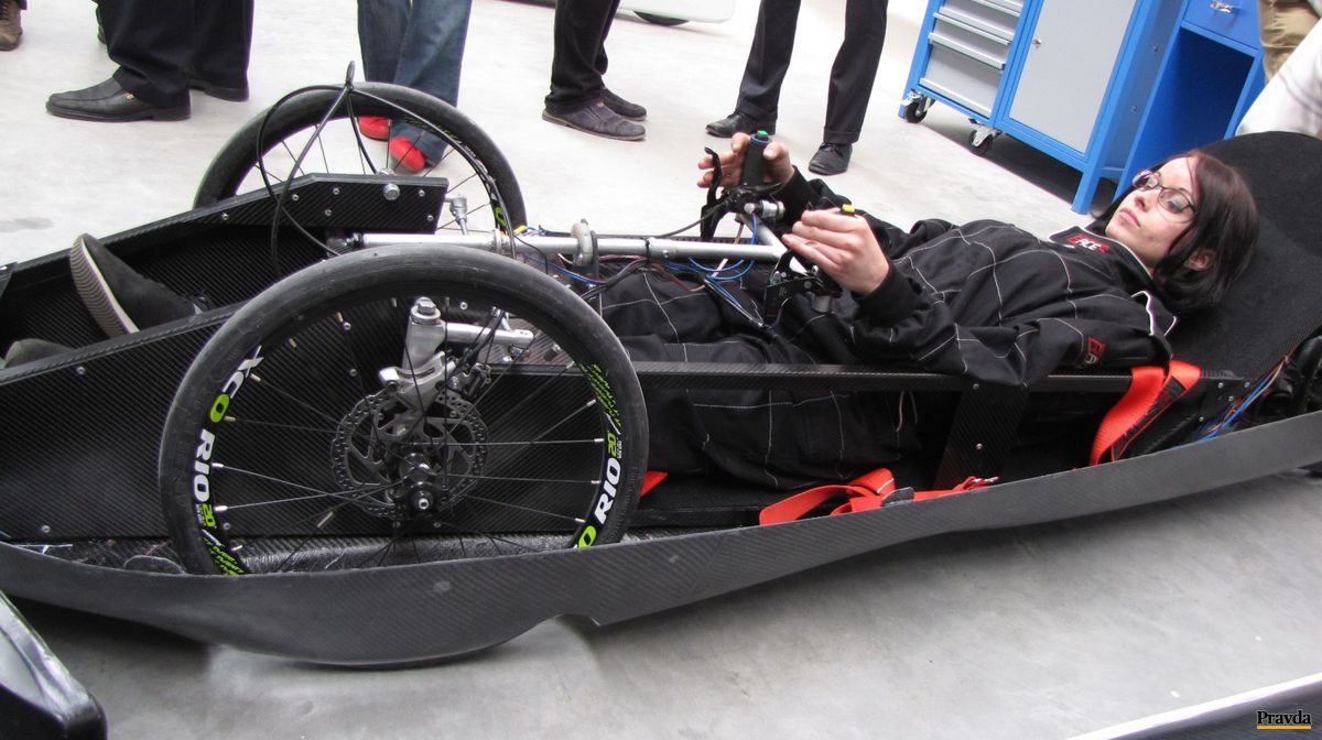 Jednou z dvojice šoférok bude 24-ročná...