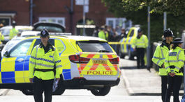 Muž, ktorý pomáhal zraneným pri útoku v Manchestri, niektorých okradol