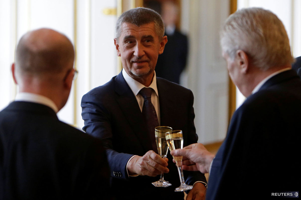 Český premiér Bohuslav Sobotka (vľavo), bývalý...