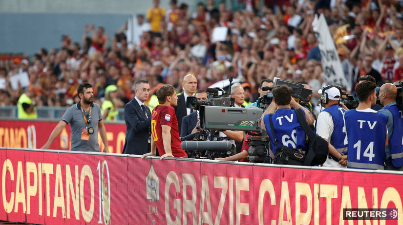 Francesco Totti si naposledy užíva potlesk...