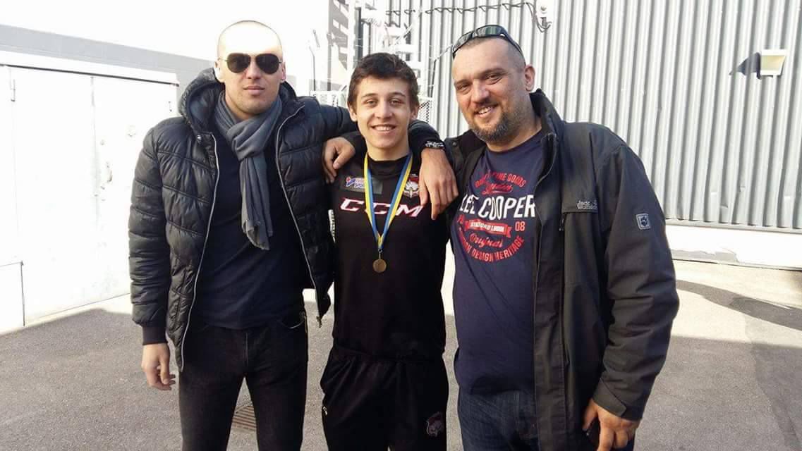 Vľavo brat Gabriel Feherváry, v strede Martin...