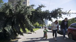 Po ničivej búrke v Moskve sa počet obetí zvýšil na najmenej 15