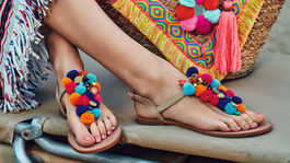 Strapce, brmbolce či stuhy! Obuv leta si pýta hravosť, tu je 10 tipov! 