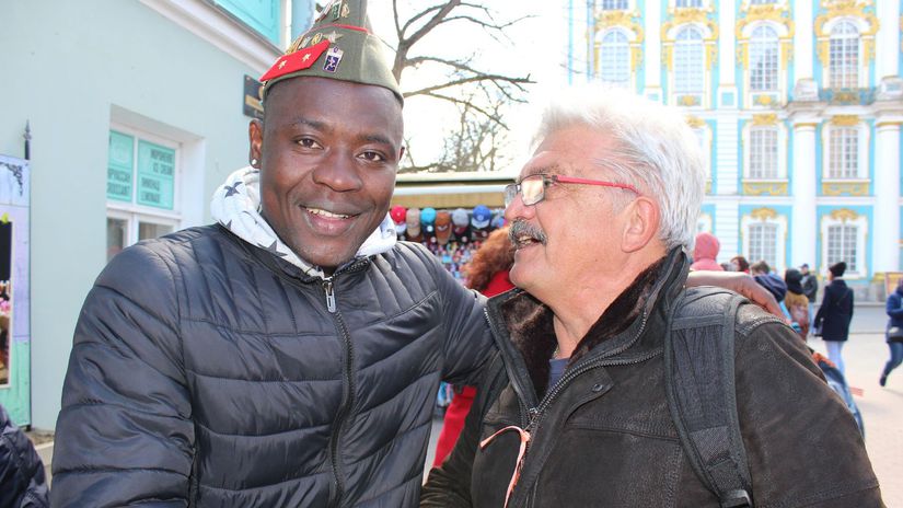 Roderickovi z Kamerunu sa v Petrohrade páči.