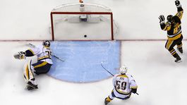 Trojminútový uragán. Pittsburgh je opäť bližšie k Stanleyho poháru