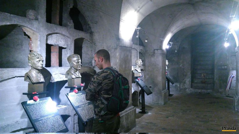 Kryptu kostola navštevujú tisíce turistov.