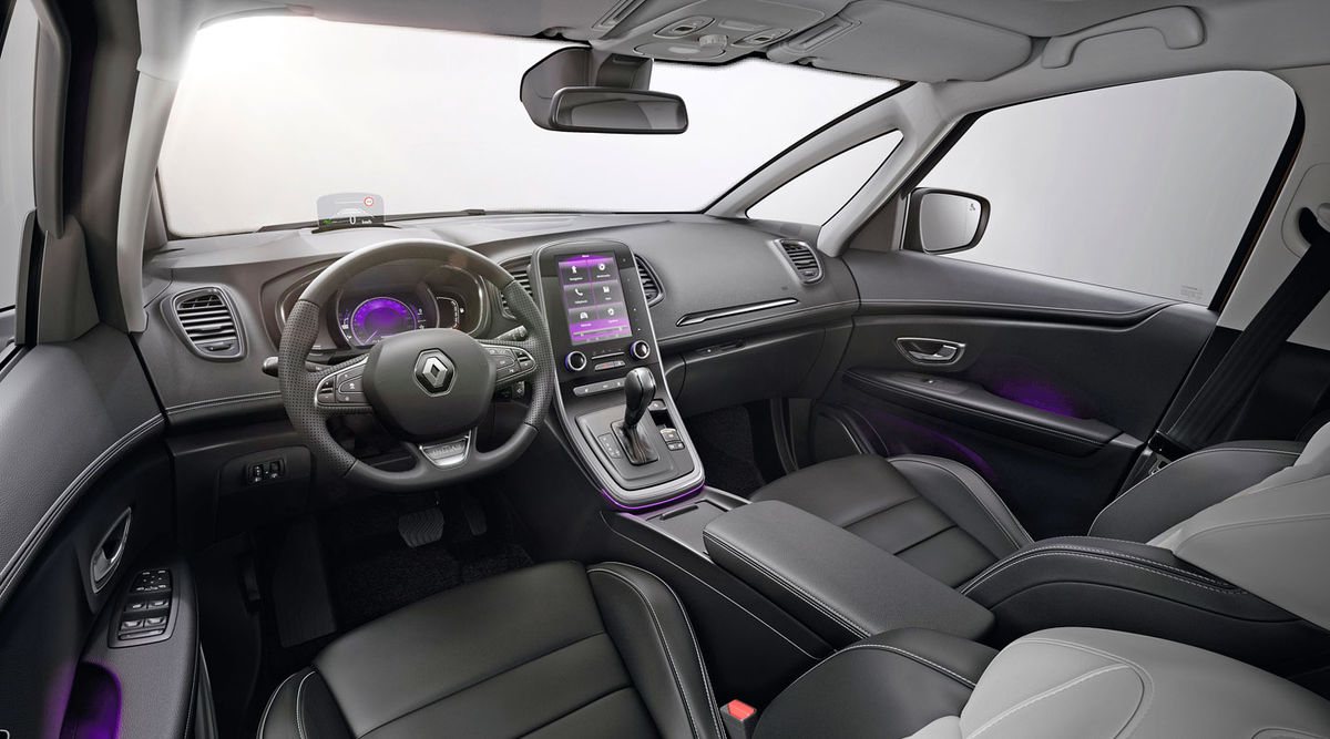 Na palube nájdete kožené masážne sedadlá či...