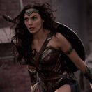 Gal Gadot ako Wonder Woman v rovnomennej snímke...