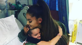 Ariana Grande sa stretla so zranenými fanúšikmi