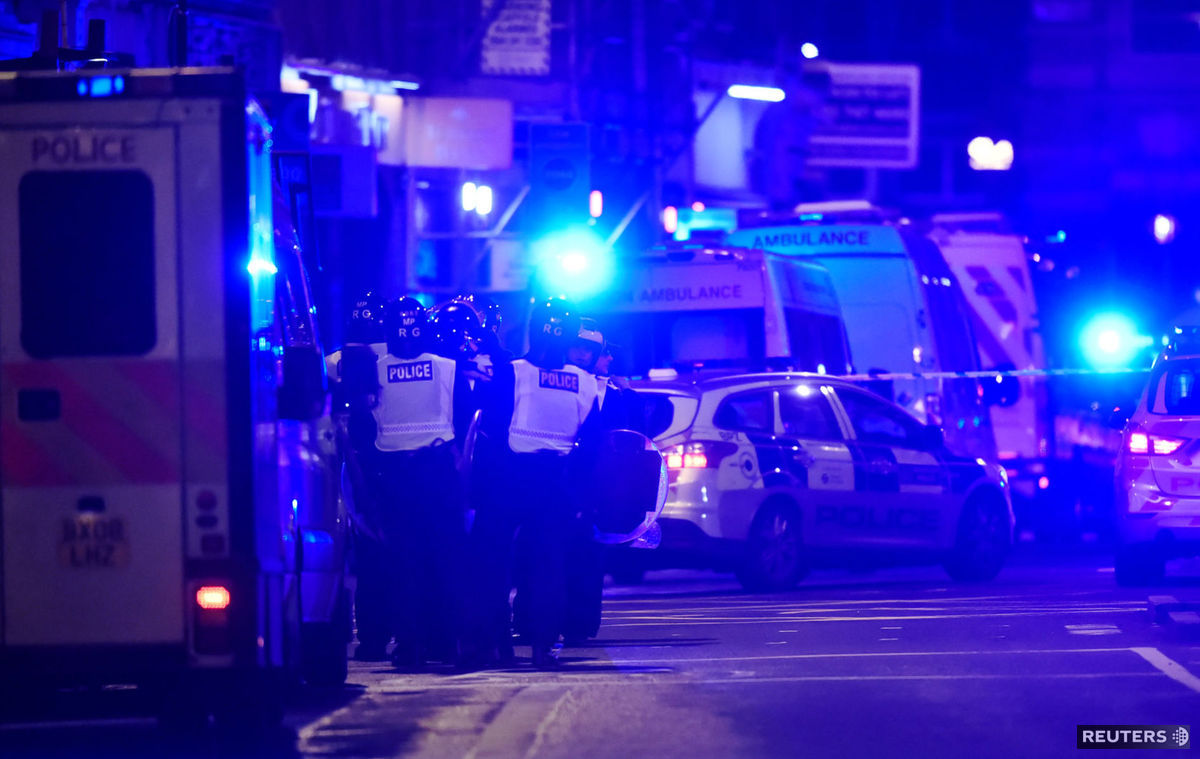 Polícia zasahuje pri incidente na London Bridge...